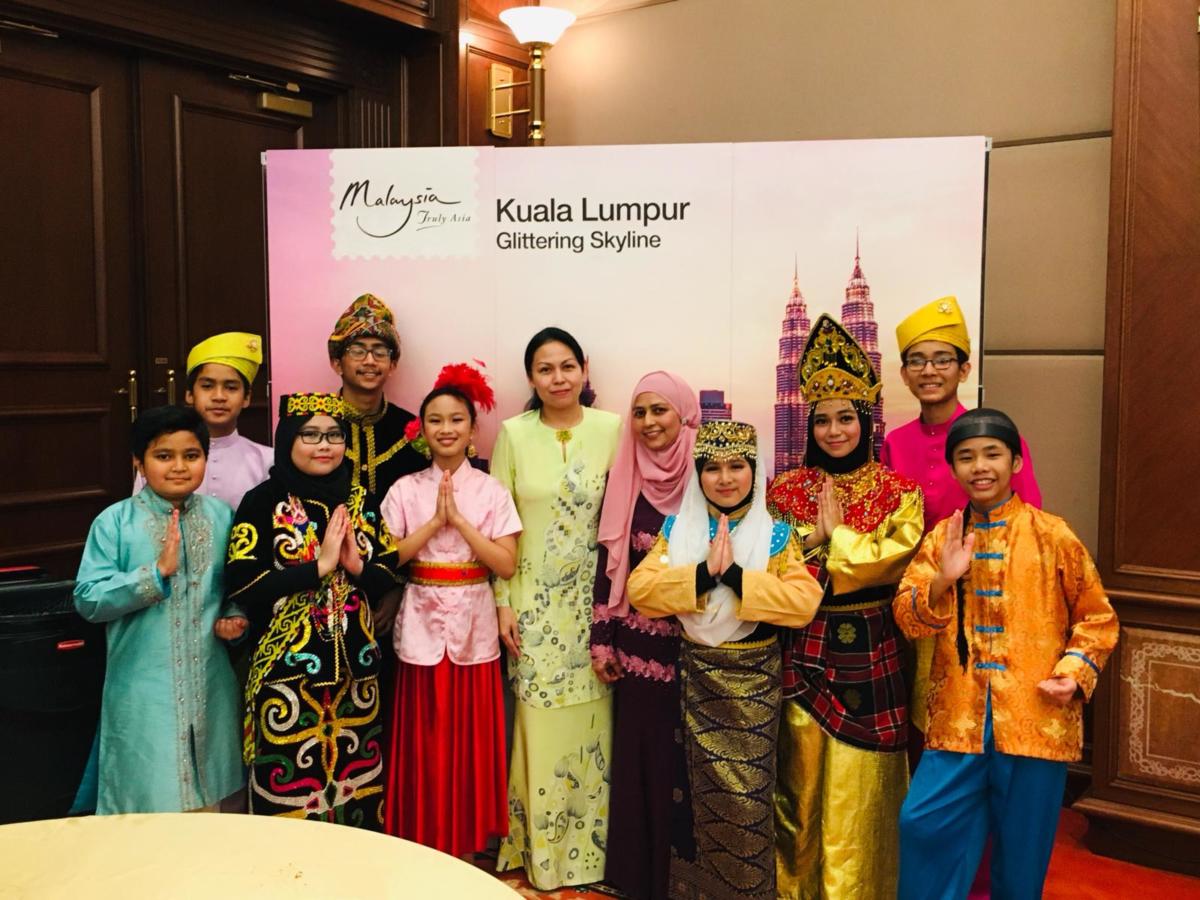 Malaysia Gemala Sitra dance troupe